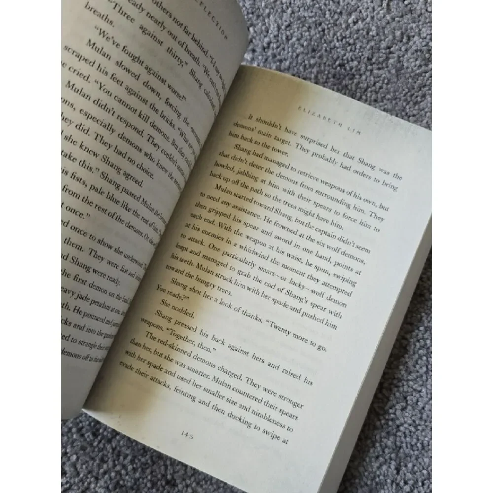 Disney Twisted Tale Reflection Book – Mulan Story Retelling Like New Young Adult